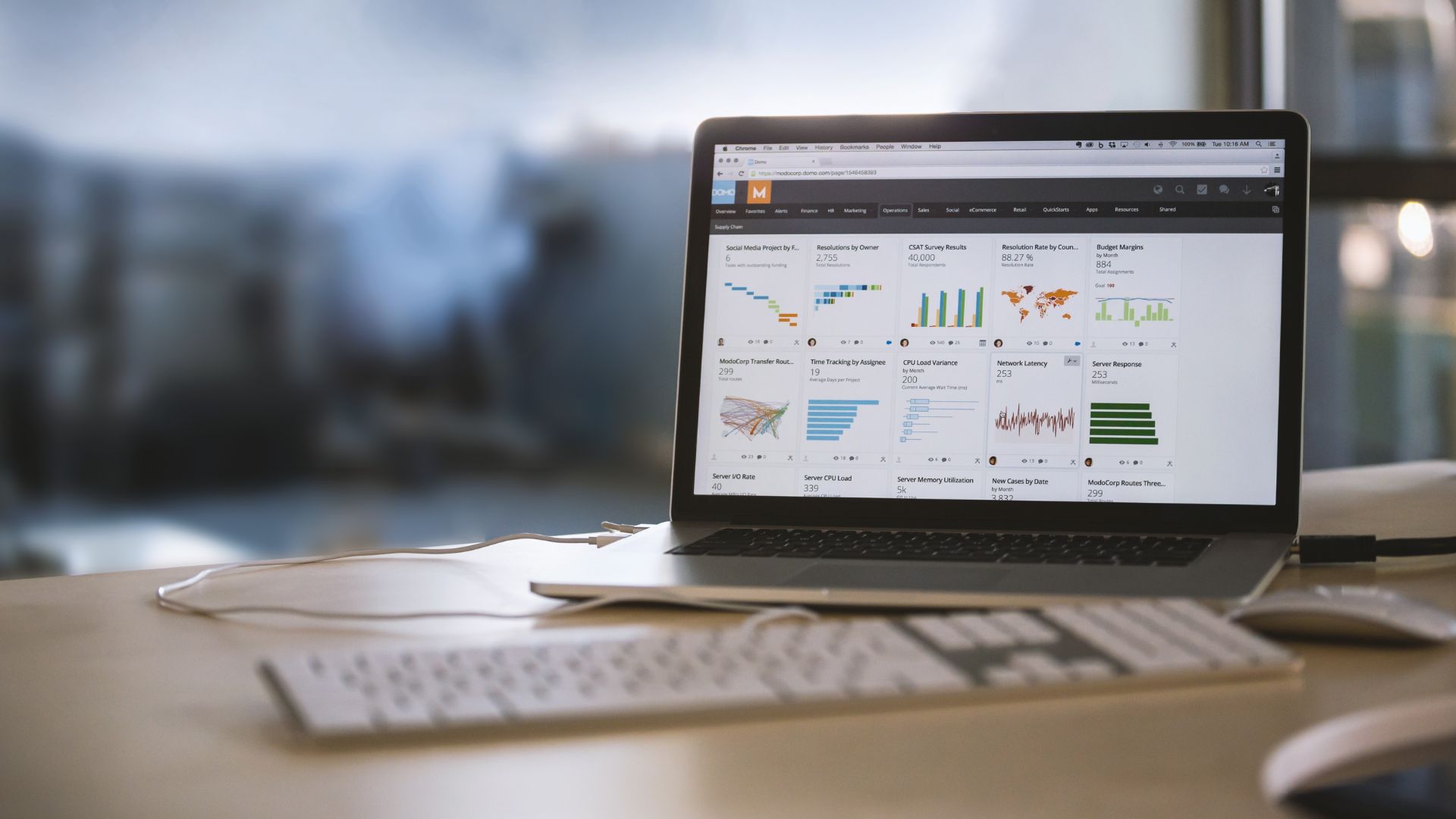 Aprenda a lidar com fotos falsas que difamam sua empresa. Descubra como denunciá-las e proteger sua reputação online de forma eficaz.